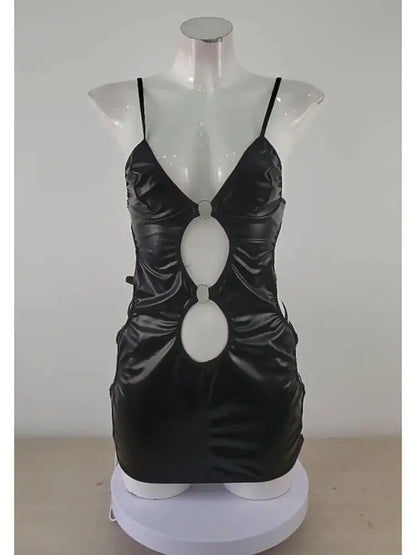 Mini Robe Faux Cuir Col V Profond – Détail Anneau Métal & Dos Nu