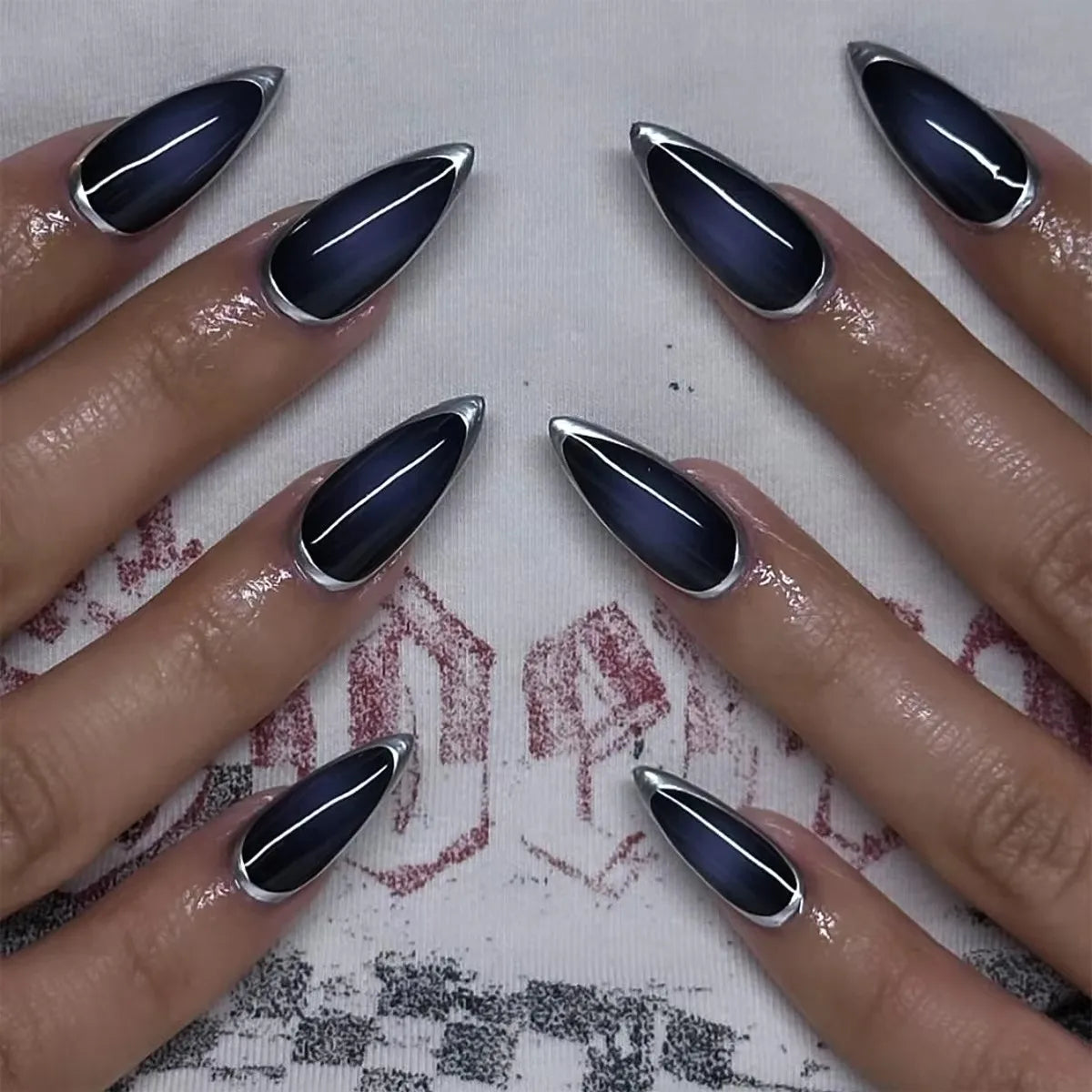 Faux ongles à presser style gothique sombre, avec motifs artistiques, polices anglaises, cœurs et chiffres, longs et pointus, pour manucure