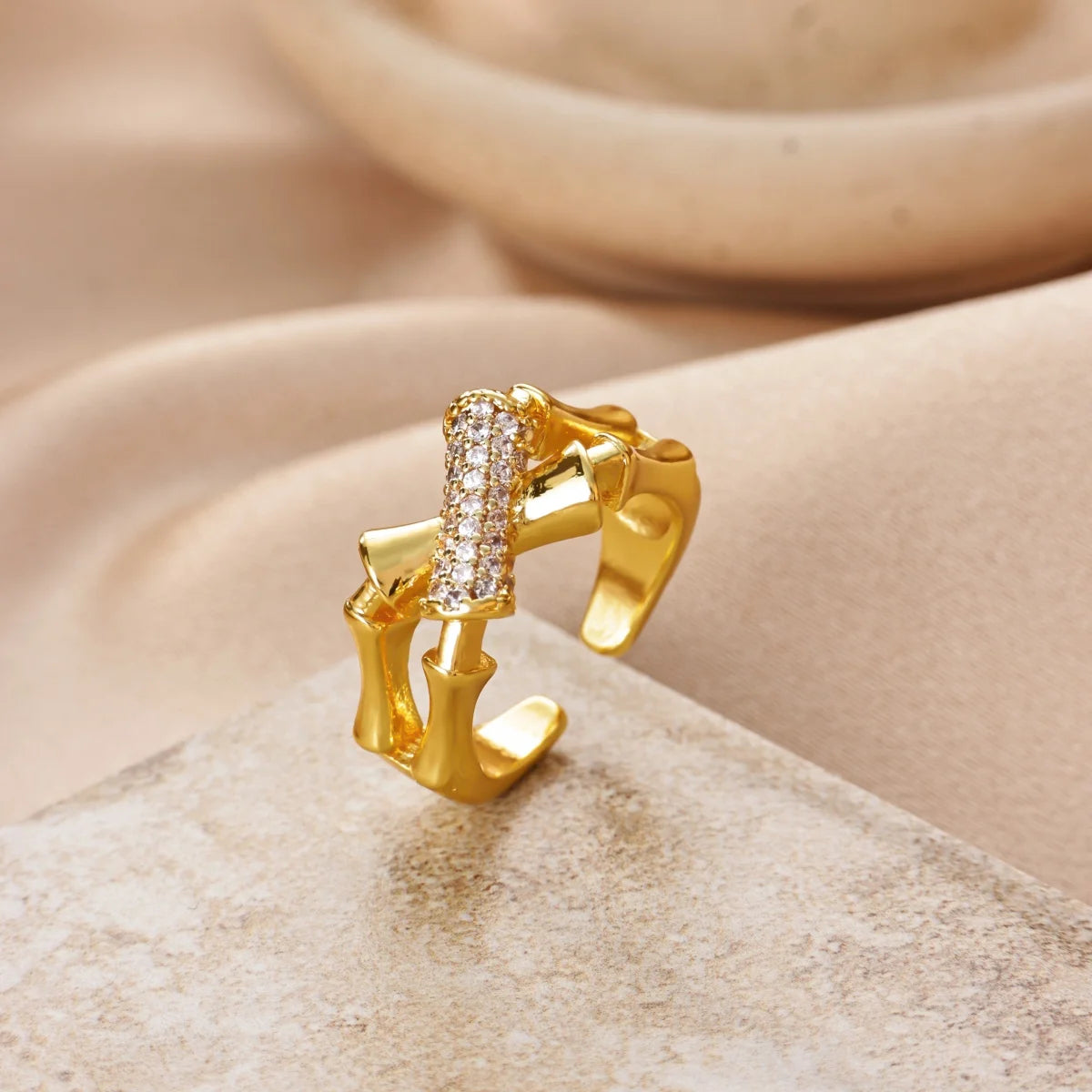 Bague ajustable géométrique en zircon – Plaqué or 18 carats