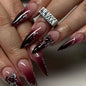 Faux ongles à presser style gothique sombre, avec motifs artistiques, polices anglaises, cœurs et chiffres, longs et pointus, pour manucure