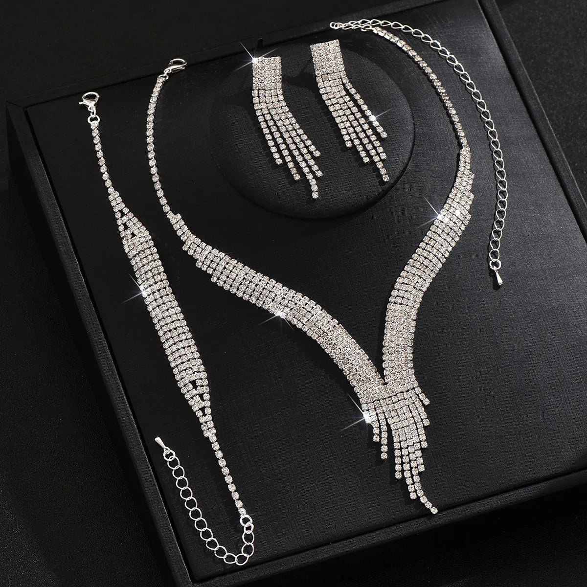 Ensemble de trois pièces de luxe avec strass, gouttelette d'eau, collier, boucles d'oreilles, Bracelet, chaîne de clavicule, accessoires, cadeau, 4 pièces