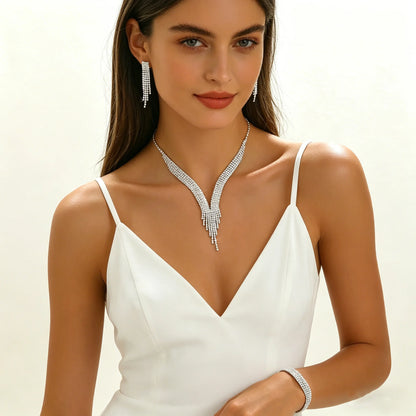 Ensemble de trois pièces de luxe avec strass, gouttelette d'eau, collier, boucles d'oreilles, Bracelet, chaîne de clavicule, accessoires, cadeau, 4 pièces