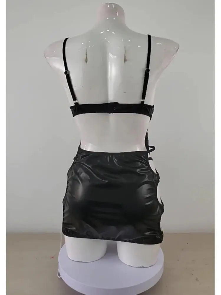 Mini Robe Faux Cuir Col V Profond – Détail Anneau Métal & Dos Nu